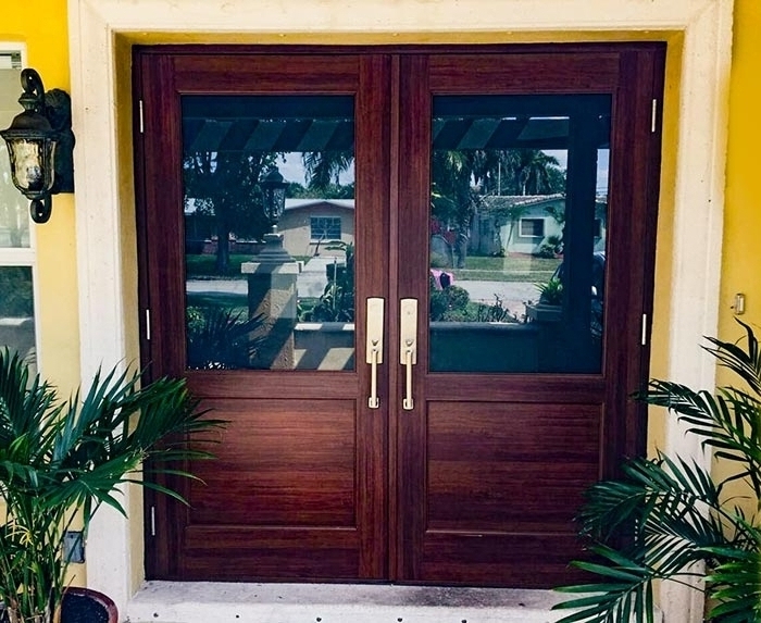 Puertas Exteriores de Madera - Finest Doors & Locks - Instalación y  reparación de puertas en Miami, FL