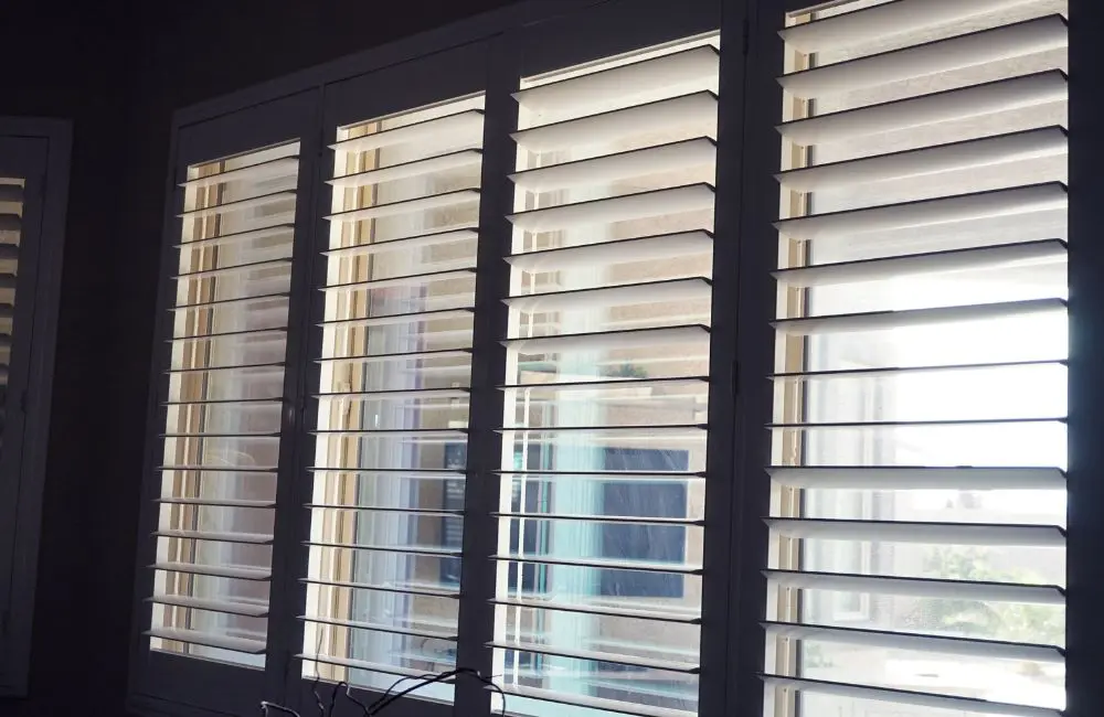 How to Choose Between Impact Windows vs Shutters — What’s Better for Hurricanes